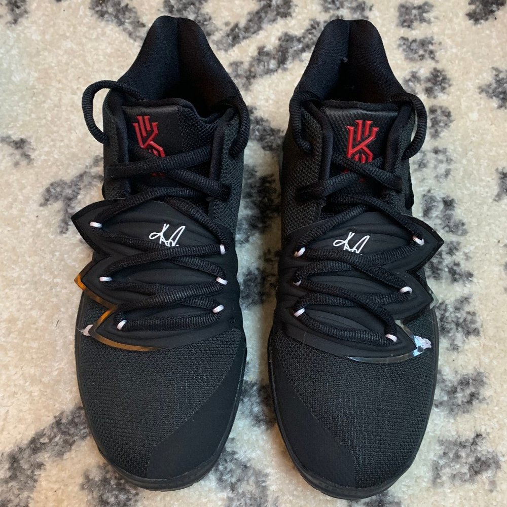 Nike Youth Size 6.5 Kyrie 5 Basketball Shoes